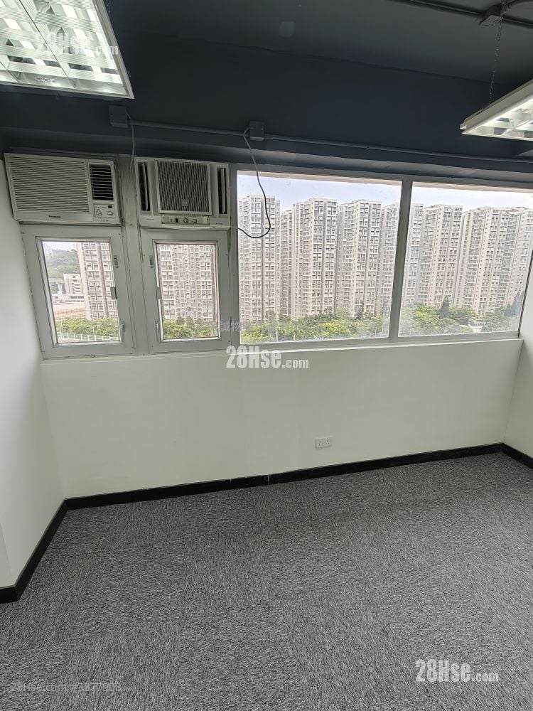 Liven House Rental 566 ft²