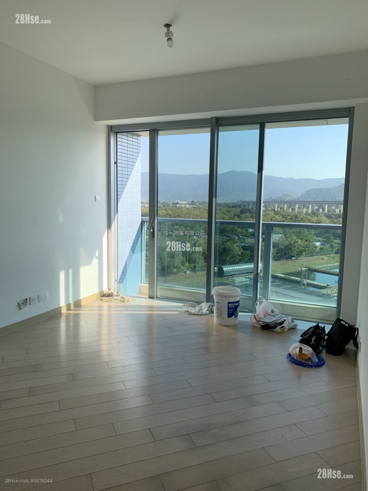 峻巒 售盤 945 平方呎