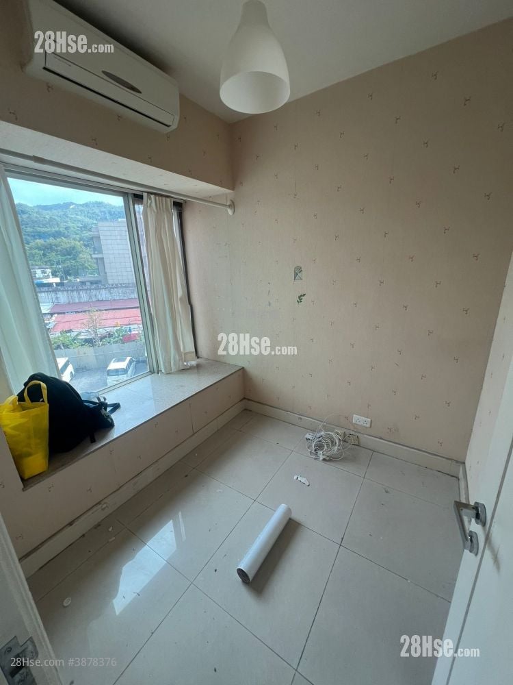 Uptown Sell 2 Bedrooms 530 ft²