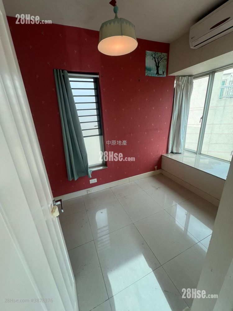 Uptown Sell 2 Bedrooms 530 ft²
