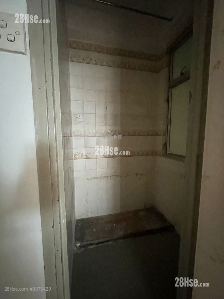 Kam Fu Building Sell 2 Bedrooms , 1 Bathroom 247 ft²