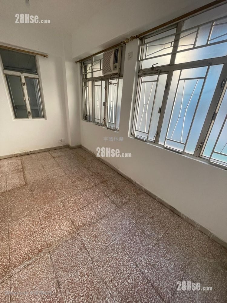 Kam Fu Building Sell 2 Bedrooms , 1 Bathroom 247 ft²