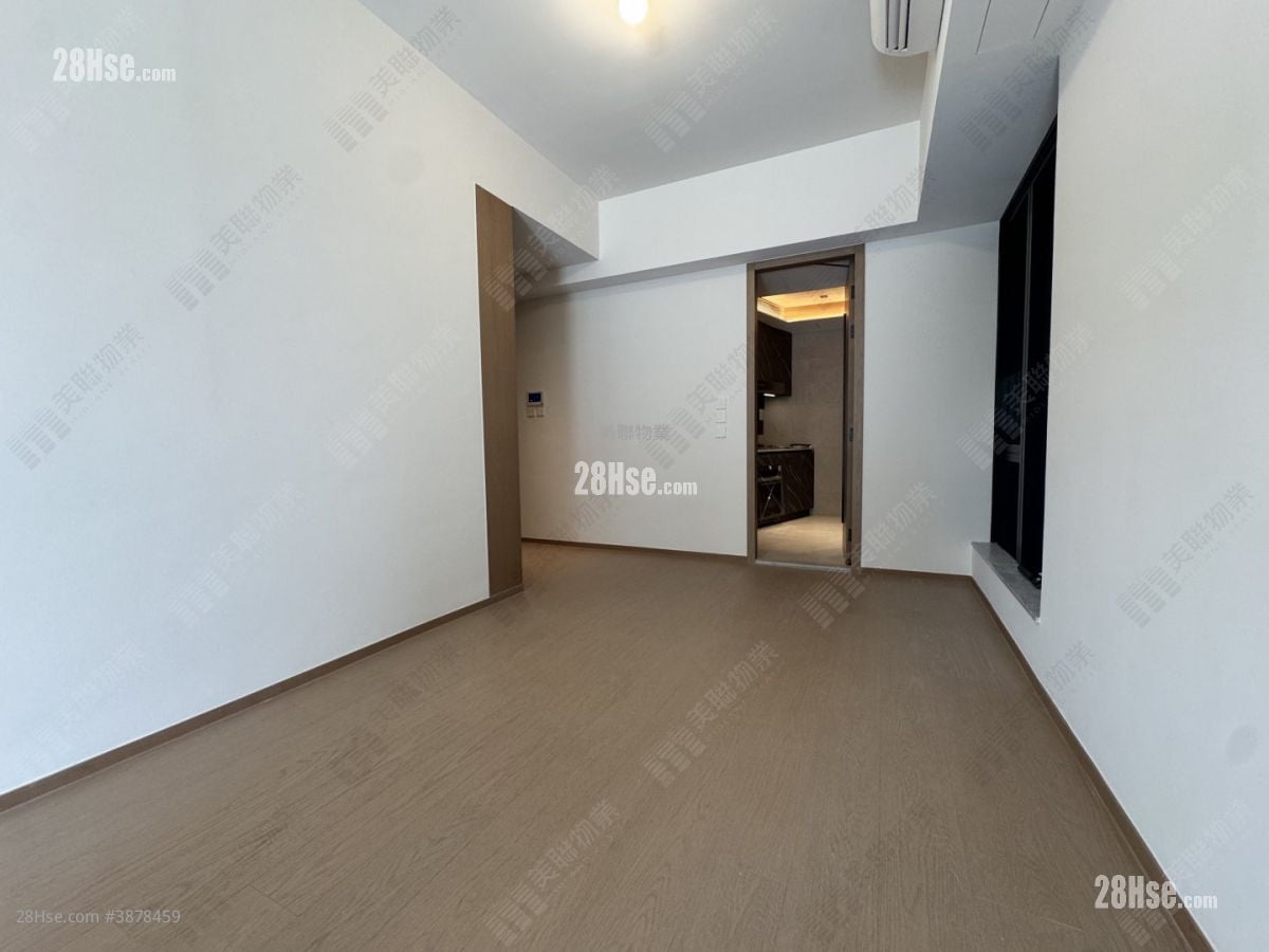 In One Rental 2 Bedrooms , 1 Bathroom 521 ft²