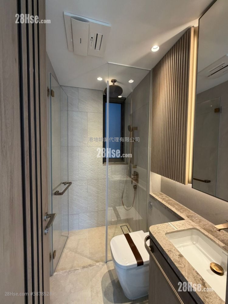 101 Kings Road Rental 3 Bedrooms , 1 Bathroom 549 ft²