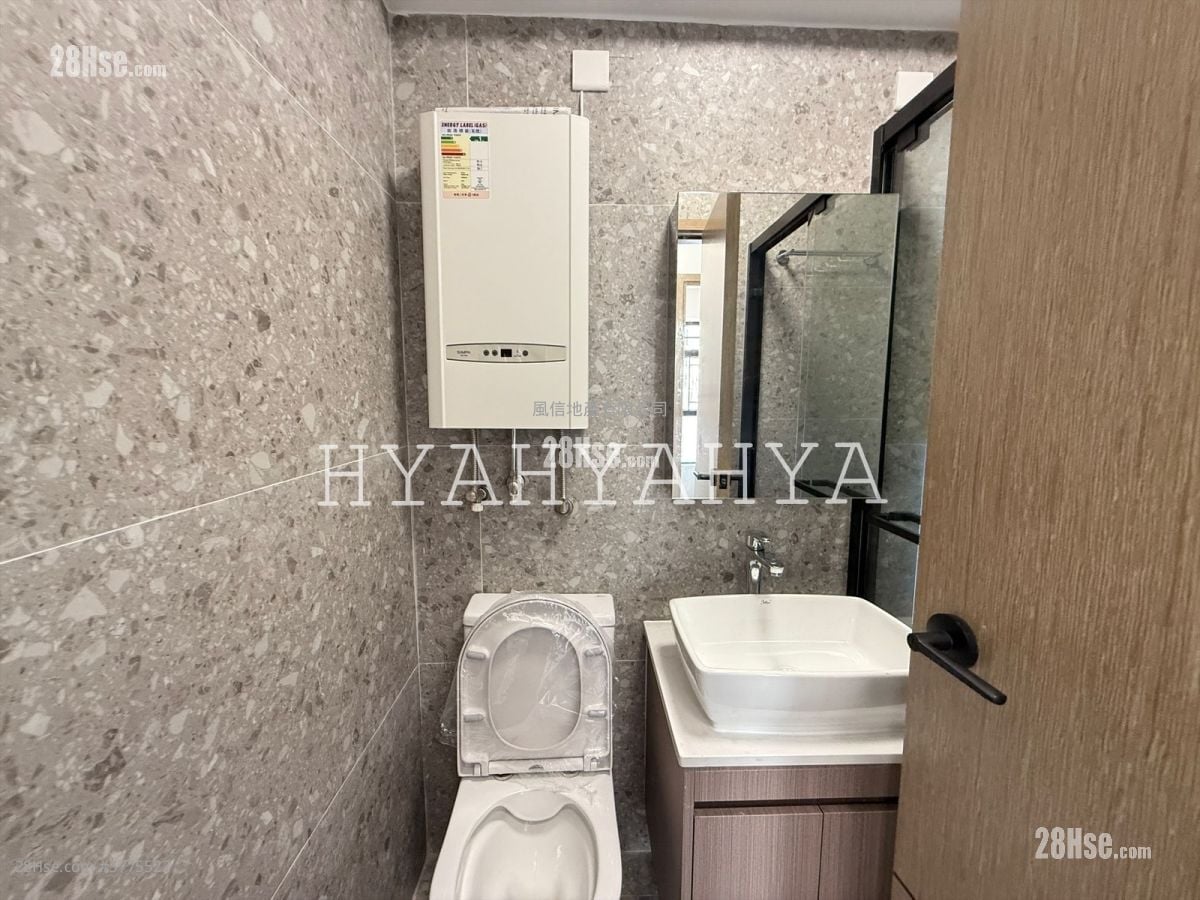 Centenary Mansion Rental 2 Bedrooms , 1 Bathroom 397 ft²