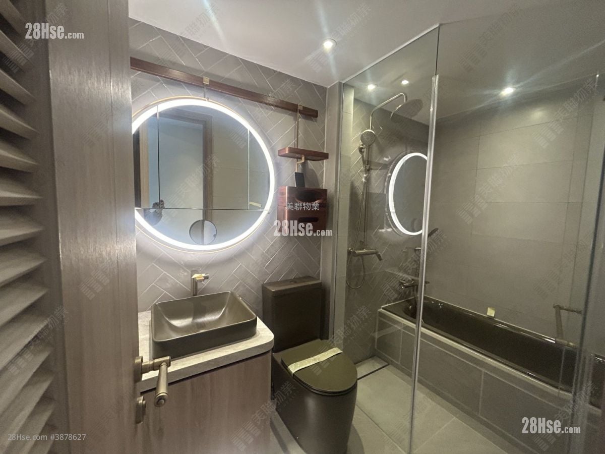 bathroom: The Pavilia Farm Rental 4 Bedrooms , 2 Bathrooms 1,014 ft²