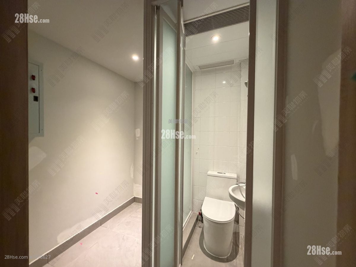 servant’s room: The Pavilia Farm Rental 4 Bedrooms , 2 Bathrooms 1,014 ft²