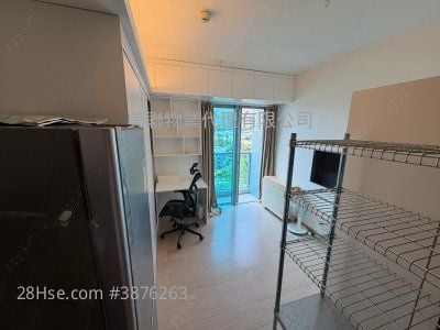 living room: 飯廳