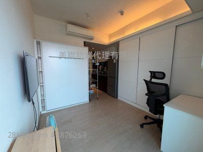 living room: 客廳