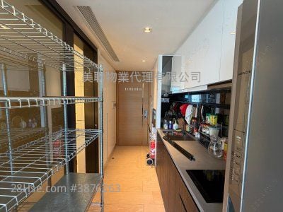 kitchen: Park Yoho Sell Studio , 1 Bathroom 254 ft²