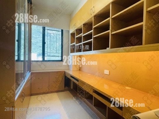 Royalton Sell 4 Bedrooms 1,572 ft²