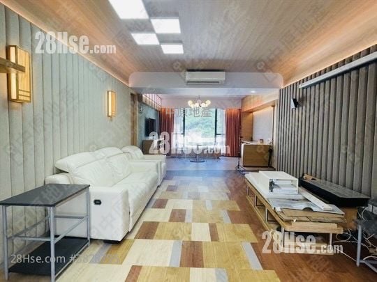 Royalton Sell 4 Bedrooms 1,572 ft²