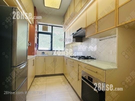 Royalton Sell 4 Bedrooms 1,572 ft²