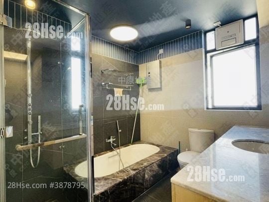 Royalton Sell 4 Bedrooms 1,572 ft²