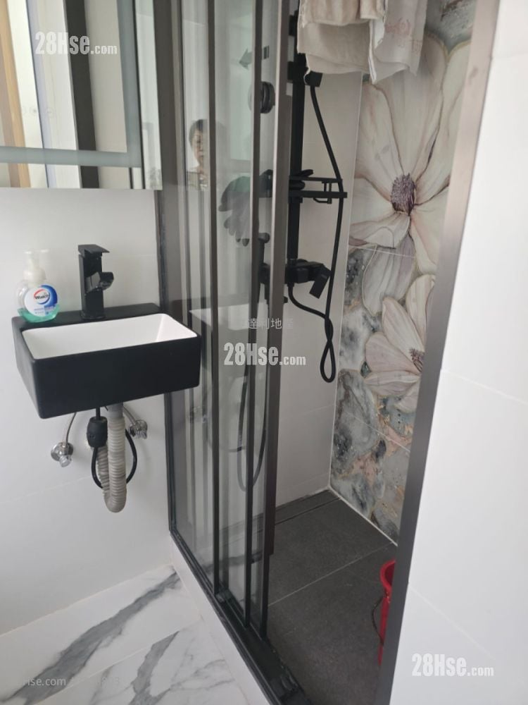 Hung Lee Building Sell 1 Bedroom , 1 Bathroom 286 ft²