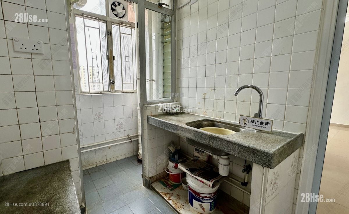 Siu Lun Court Sell 2 Bedrooms 401 ft²
