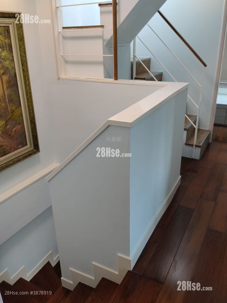 Nan Fung Plaza Sell 4 Bedrooms , 3 Bathrooms 1,227 ft²