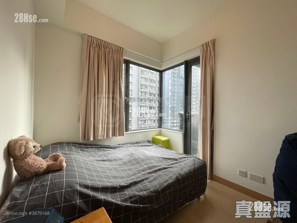 Victoria Skye Sell 2 Bedrooms 504 ft²