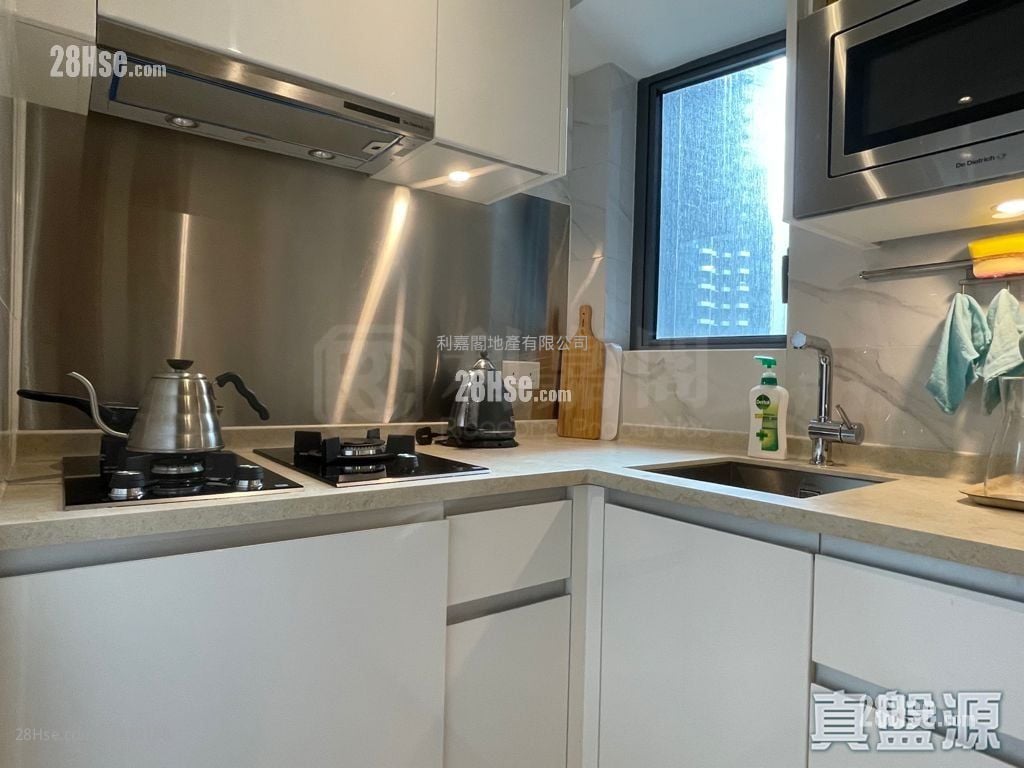 Victoria Skye Sell 2 Bedrooms 504 ft²