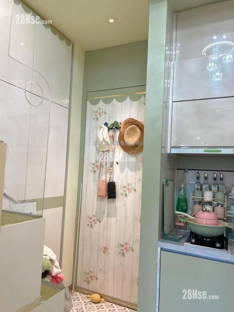 The Vantage Sell Studio , 1 Bathroom 196 ft²