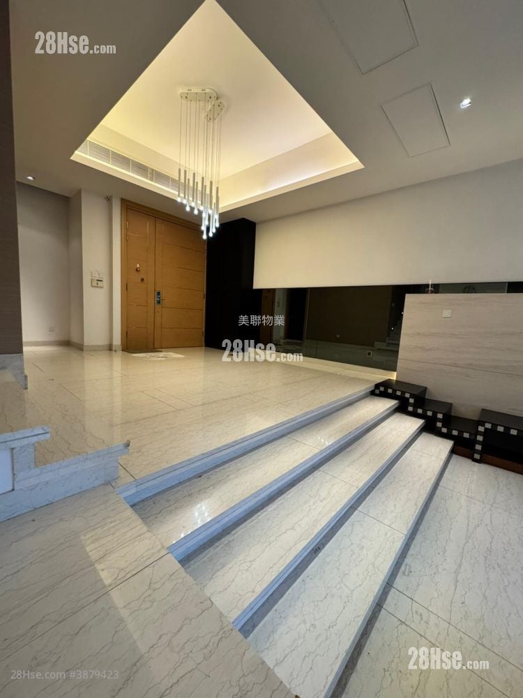 Valais Sell 3 Bedrooms , 5+ Bathrooms 1,815 ft²