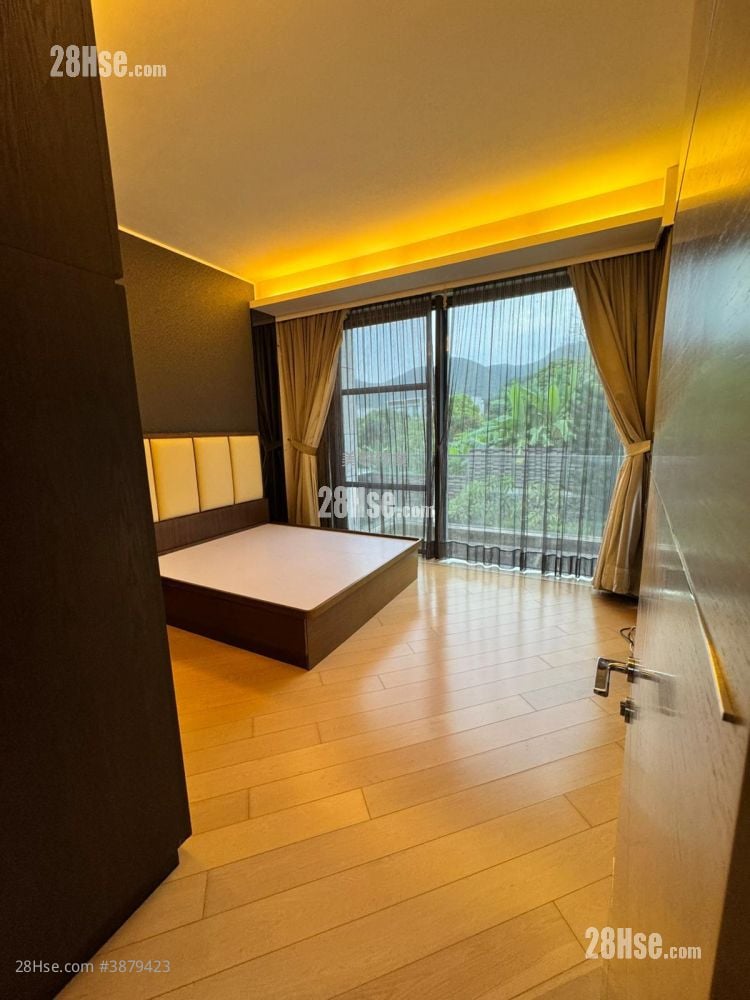 Valais Sell 3 Bedrooms , 5+ Bathrooms 1,815 ft²