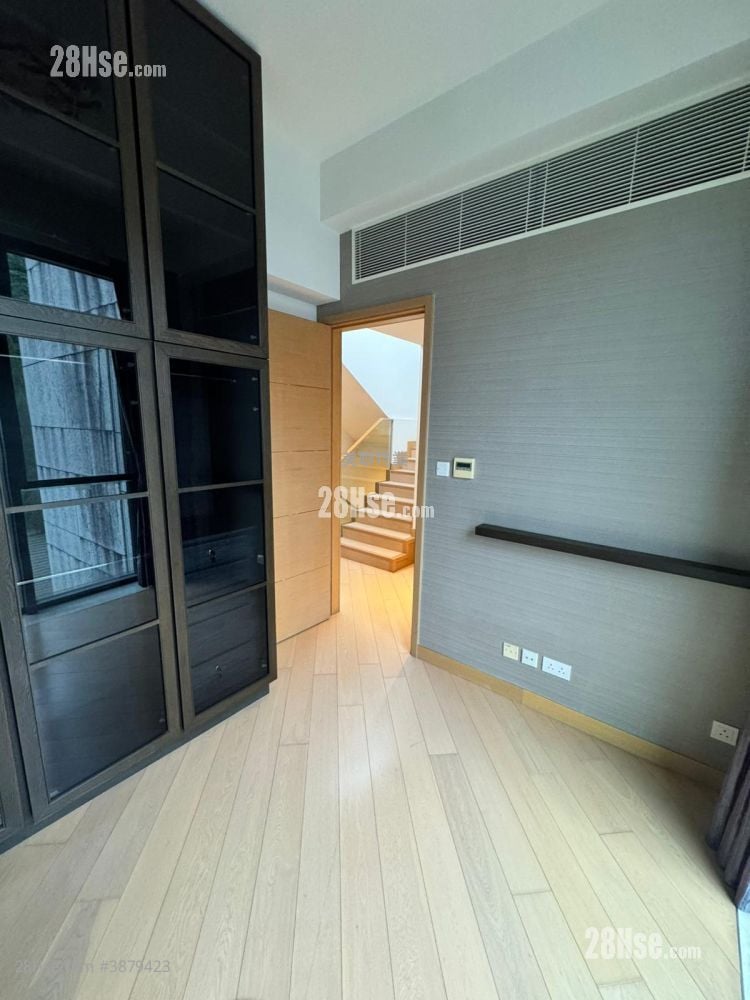 Valais Sell 3 Bedrooms , 5+ Bathrooms 1,815 ft²