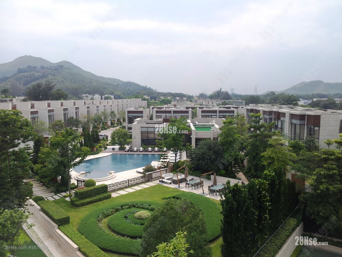 Valais Sell 3 Bedrooms , 5+ Bathrooms 1,815 ft²