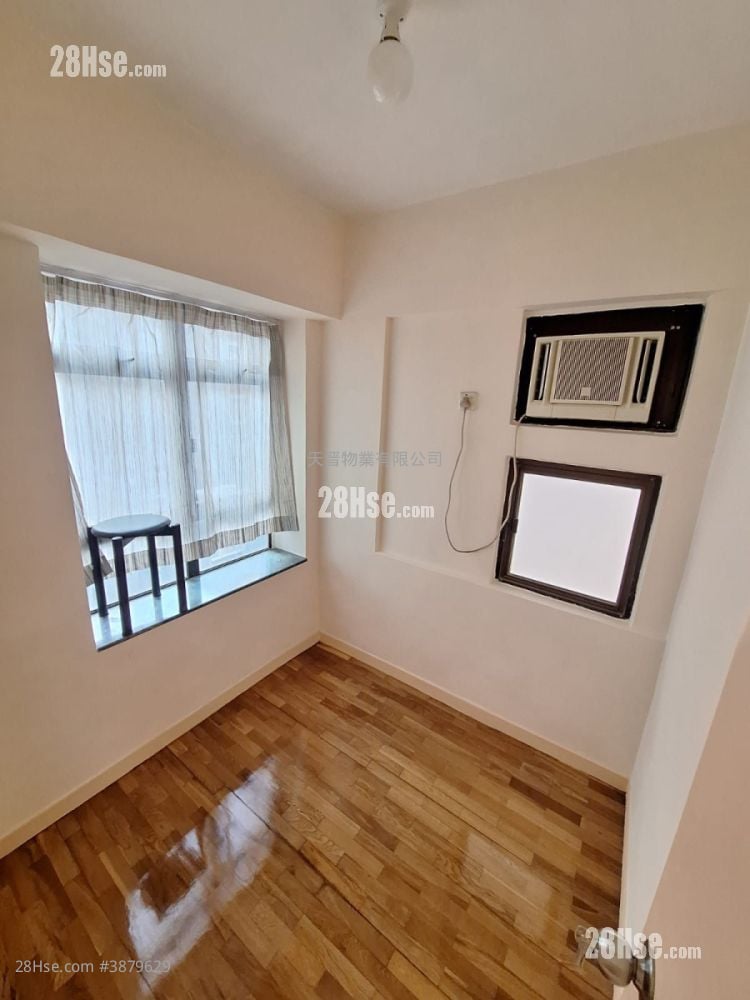 Golden Court Sell 2 Bedrooms , 1 Bathroom 274 ft²