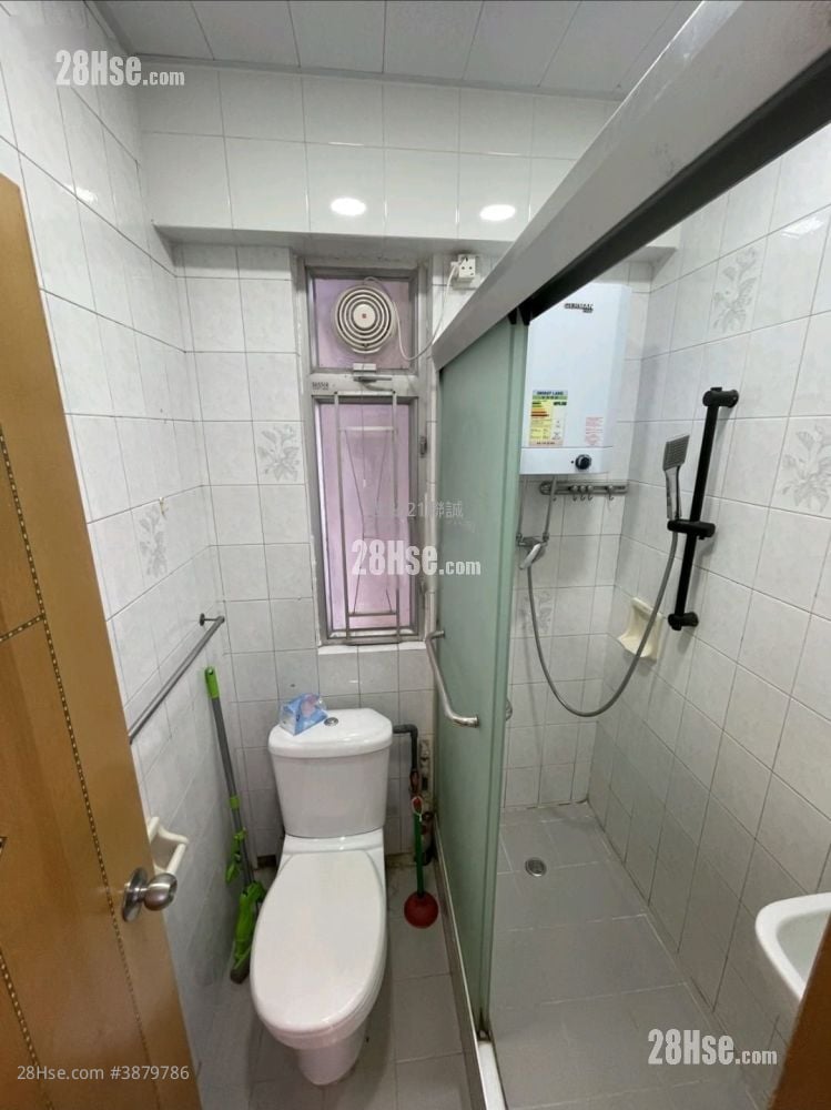 Hiu Wah Building Sell 2 Bedrooms , 1 Bathroom 441 ft²