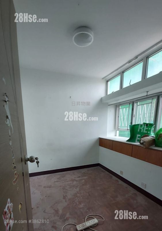 Felicity Garden Rental 3 Bedrooms , 2 Bathrooms 688 ft²