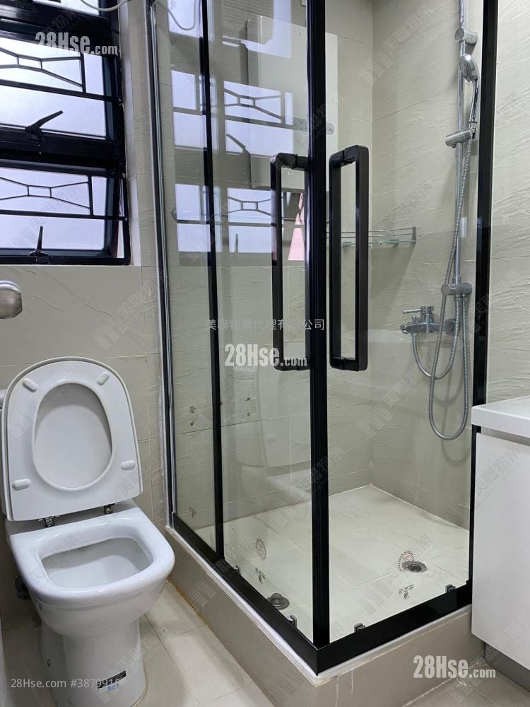 Nan Fung Plaza Sell 3 Bedrooms 806 ft²