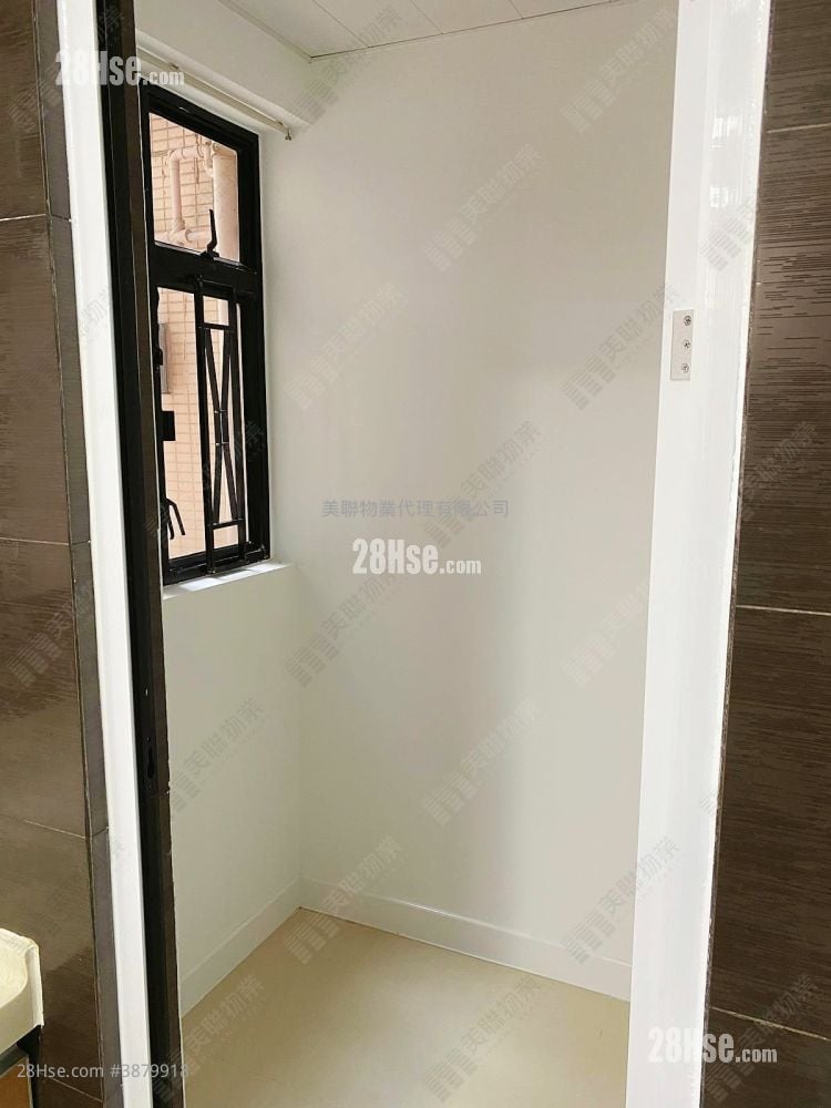 Nan Fung Plaza Sell 3 Bedrooms 806 ft²