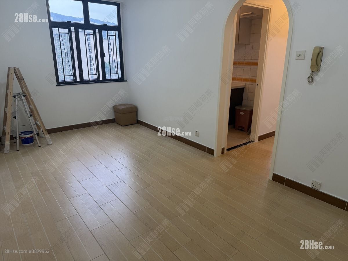 Luk Yeung Sun Chuen Sell 2 Bedrooms , 1 Bathroom 451 ft²