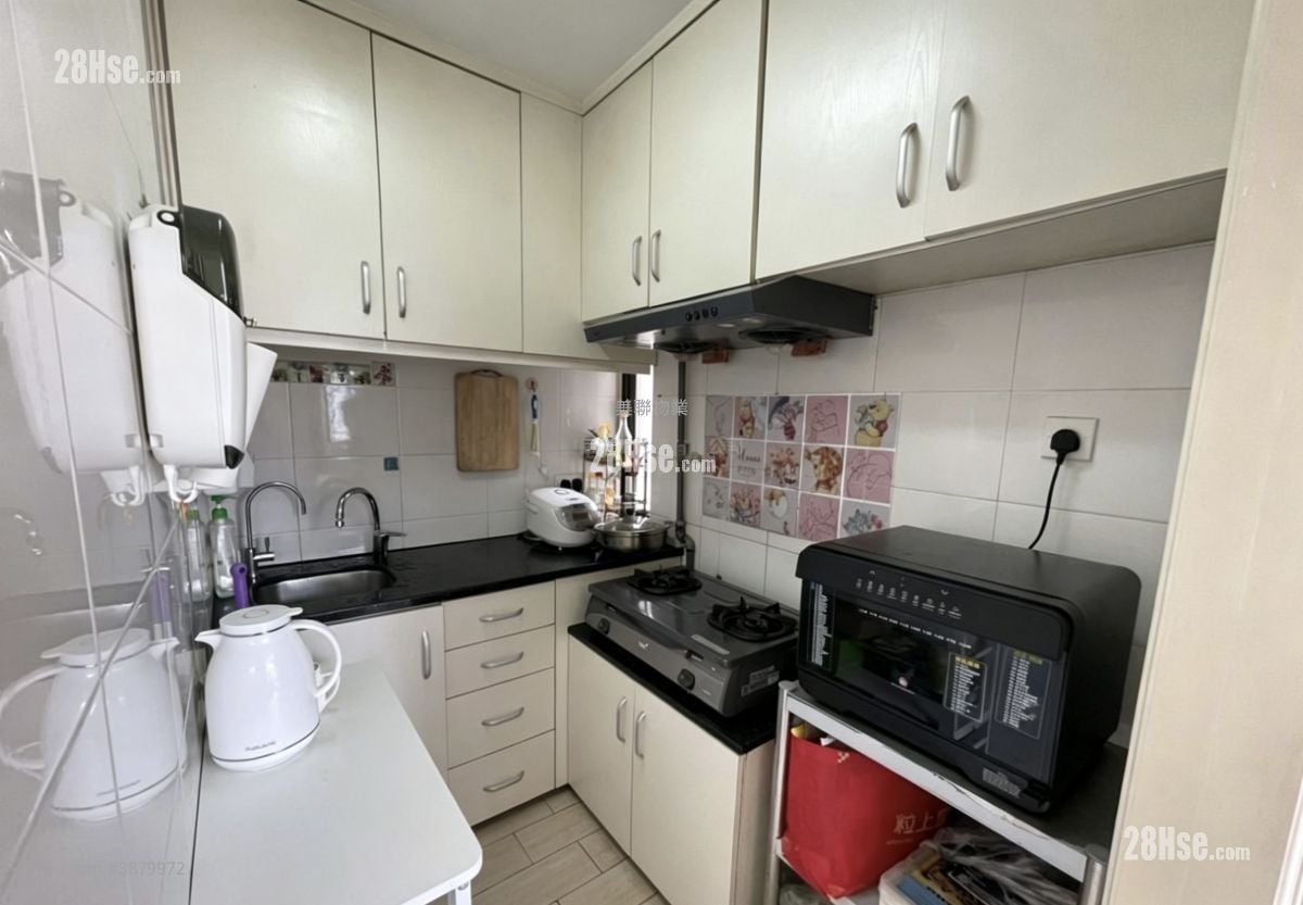 Luk Yeung Sun Chuen Sell 2 Bedrooms 475 ft²