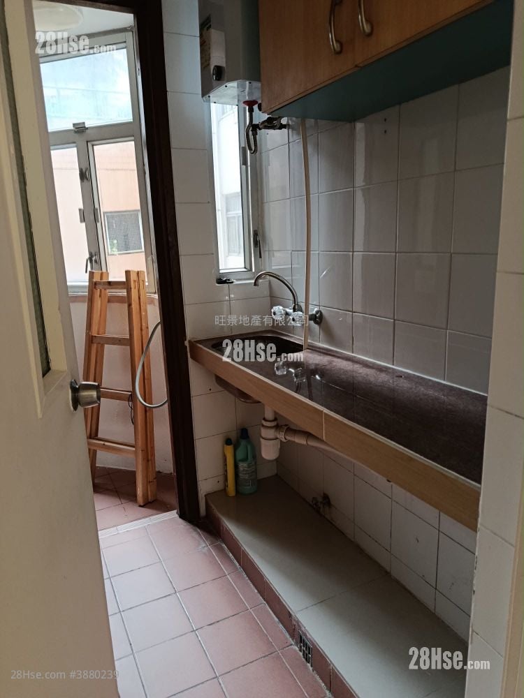 True Corse Tower Rental Studio 197 ft²
