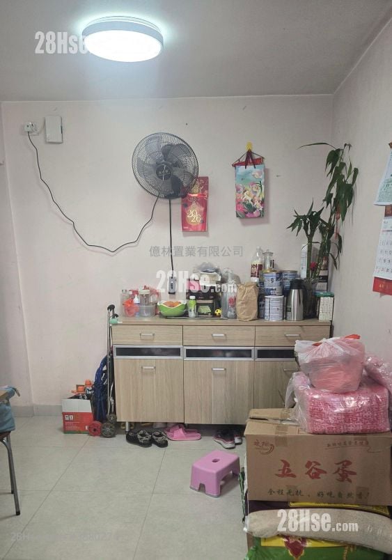 Hong Tin Court Sell 2 Bedrooms , 1 Bathroom