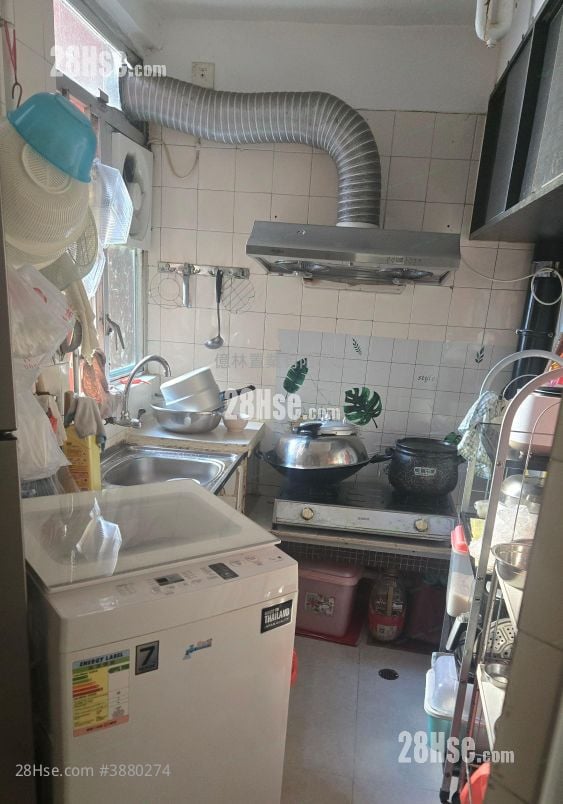 Hong Tin Court Sell 2 Bedrooms , 1 Bathroom