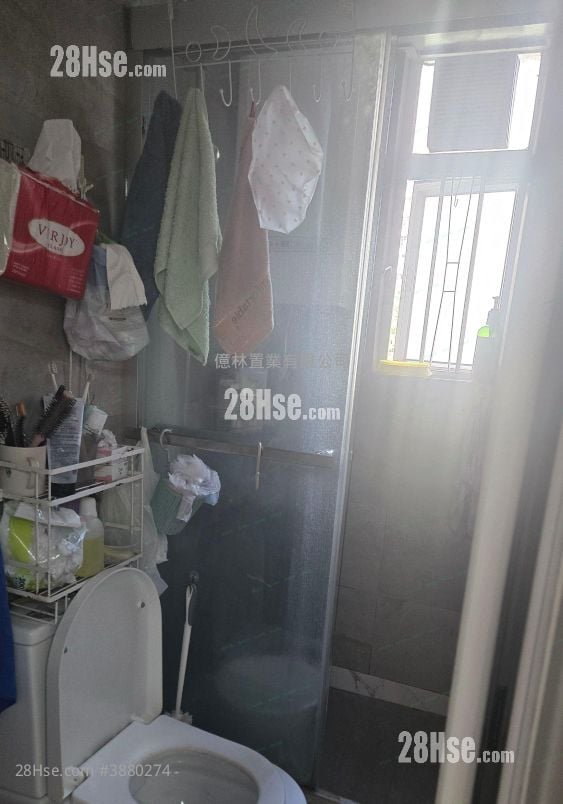 Hong Tin Court Sell 2 Bedrooms , 1 Bathroom