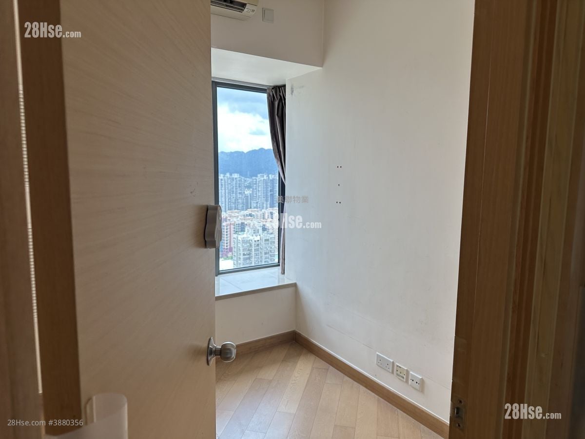 Yoho Midtown Sell 3 Bedrooms , 3 Bathrooms 917 ft²