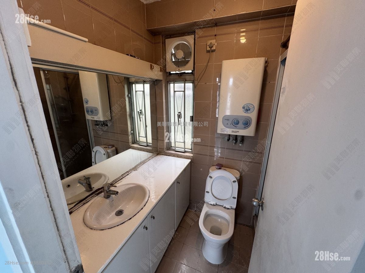 Riviera Gardens Sell 3 Bedrooms , 2 Bathrooms 665 ft²