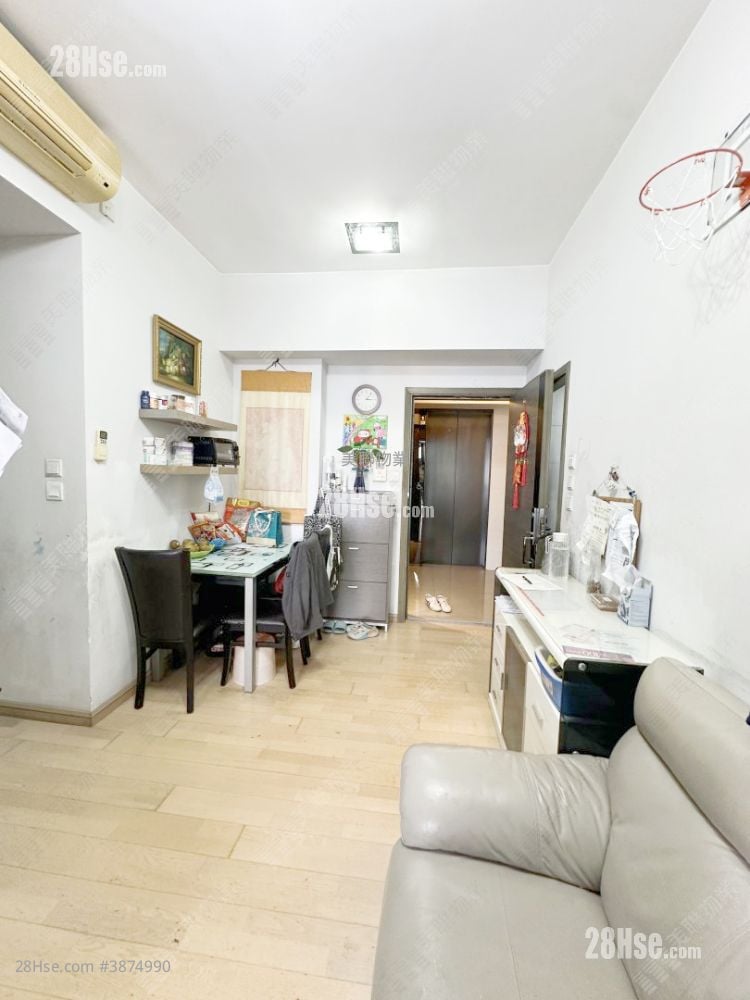 8 Royal Green Sell 2 Bedrooms , 1 Bathroom 431 ft²