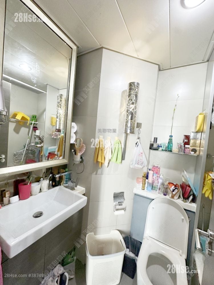 8 Royal Green Sell 2 Bedrooms , 1 Bathroom 431 ft²