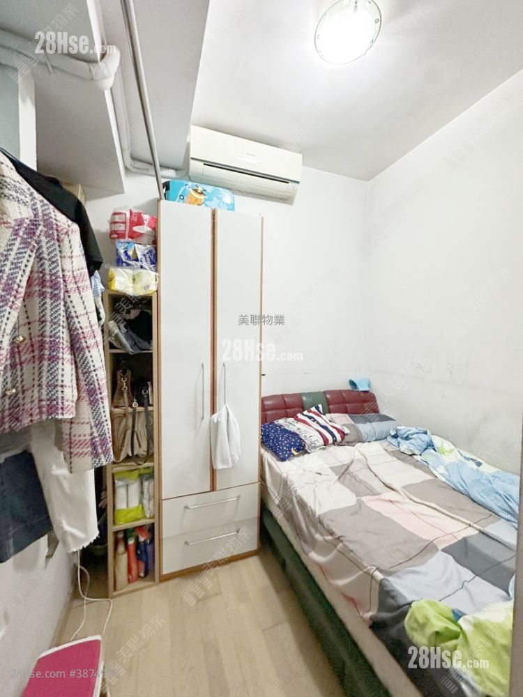 8 Royal Green Sell 2 Bedrooms , 1 Bathroom 431 ft²