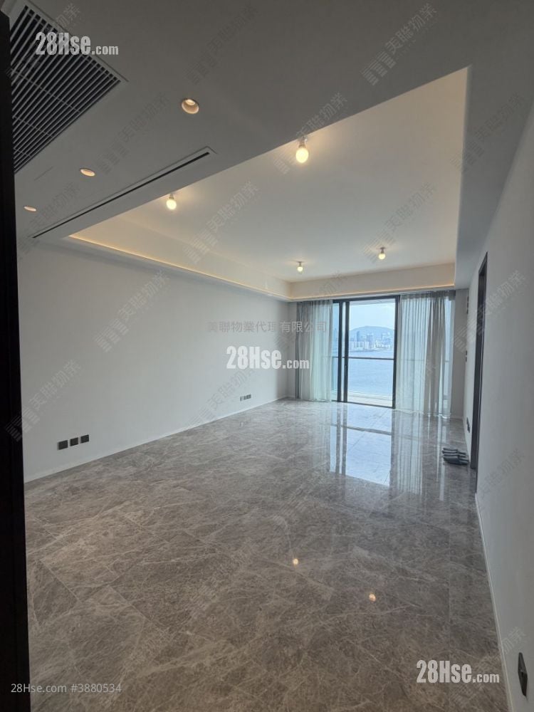 The Knightsbridge Sell 4 Bedrooms , 3 Bathrooms 1,259 ft²
