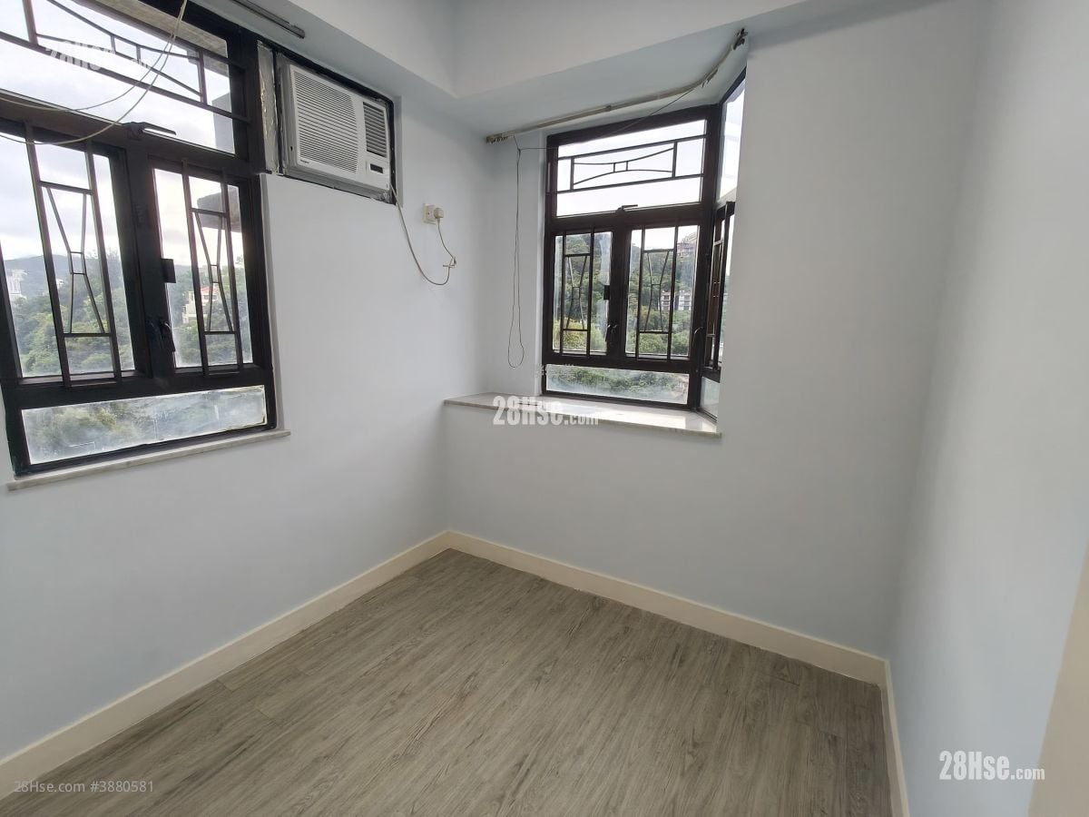 Wai Wah Centre Rental 2 Bedrooms , 1 Bathroom 358 ft²