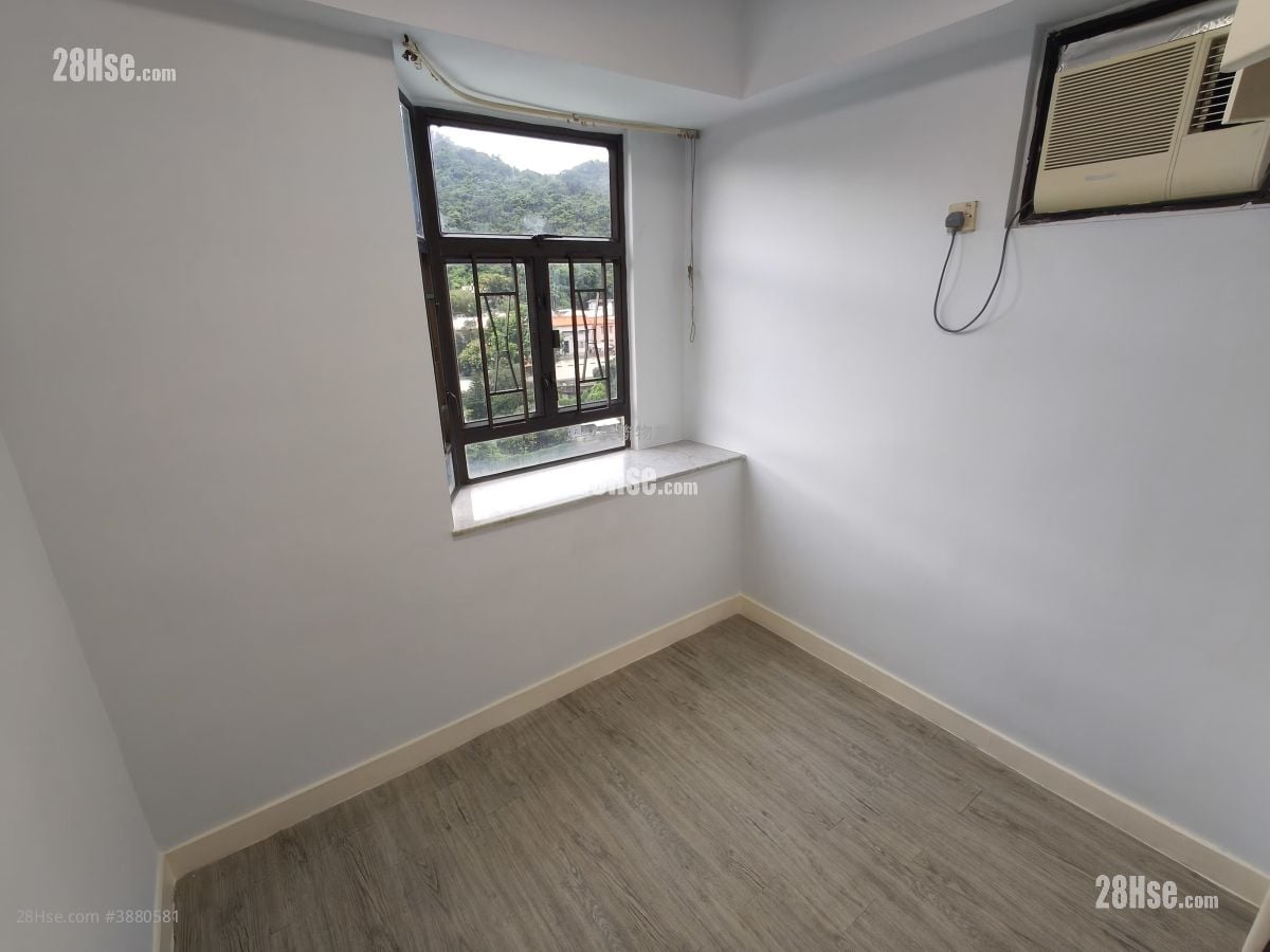 Wai Wah Centre Rental 2 Bedrooms , 1 Bathroom 358 ft²