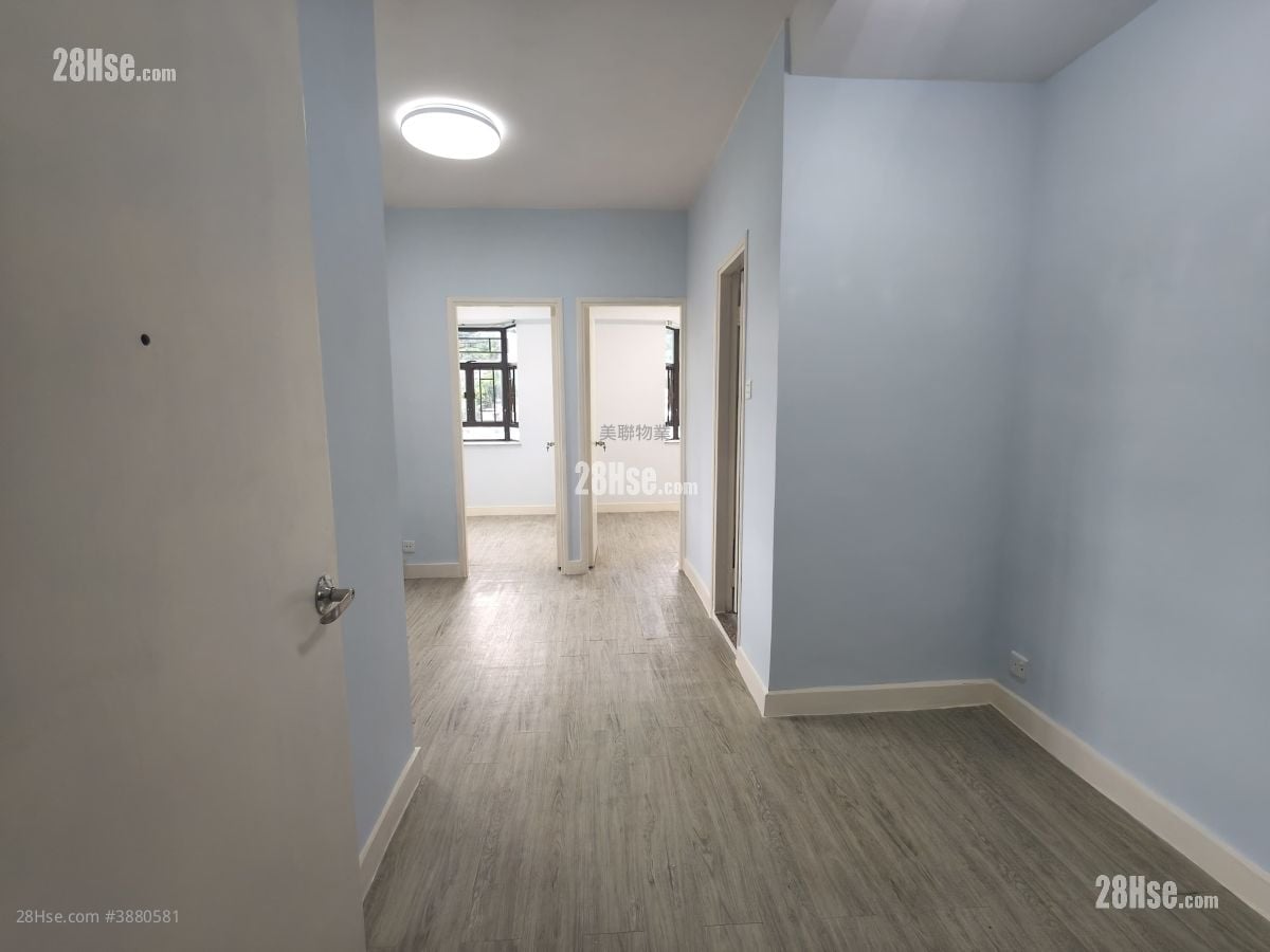 Wai Wah Centre Rental 2 Bedrooms , 1 Bathroom 358 ft²