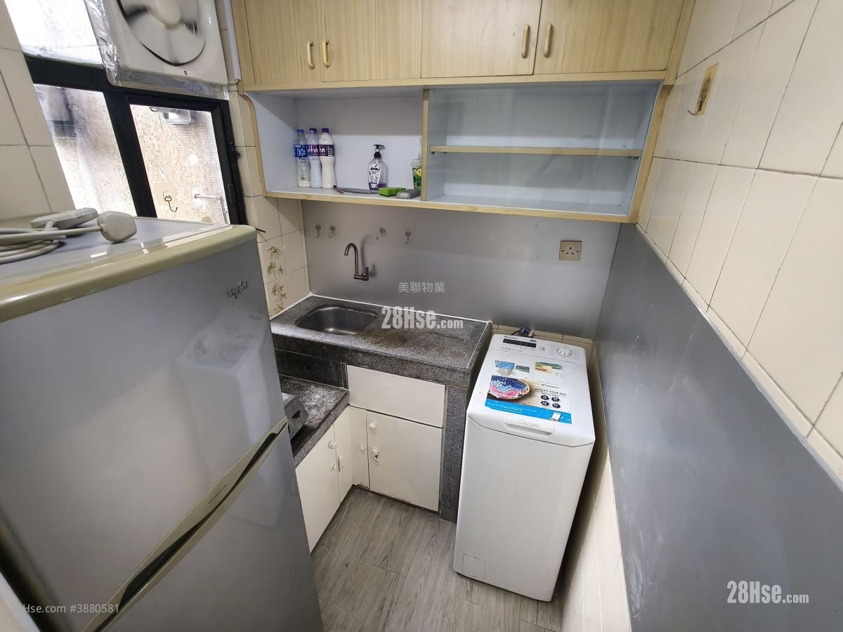 Wai Wah Centre Rental 2 Bedrooms , 1 Bathroom 358 ft²