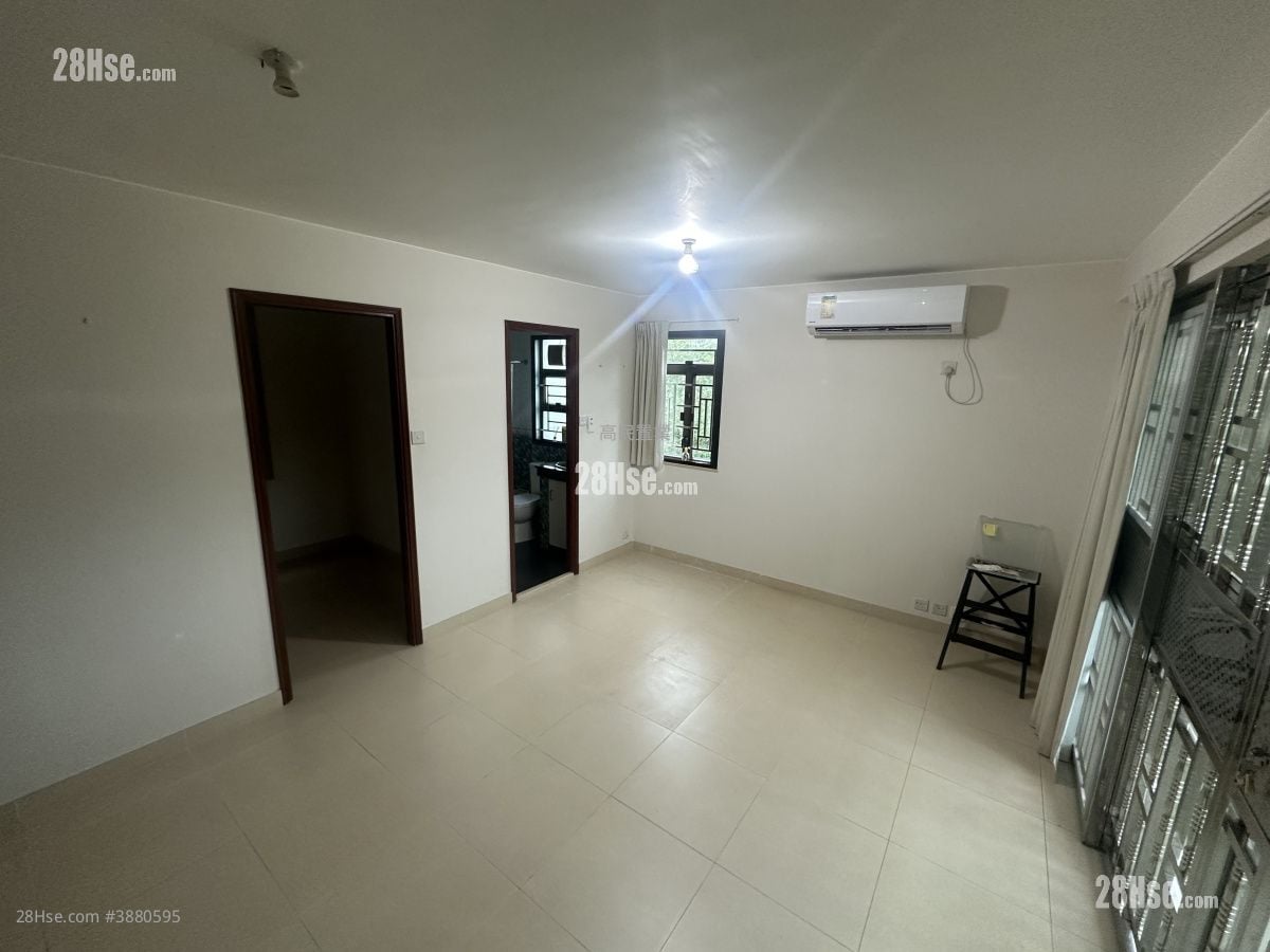 Village Sell 3 Bedrooms , 4 Bathrooms 1,400 ft²